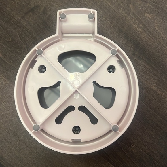 The Pampered Chef - Close & Cut - Keeps Food In Place and Hands Safe - Picture 7 of 7